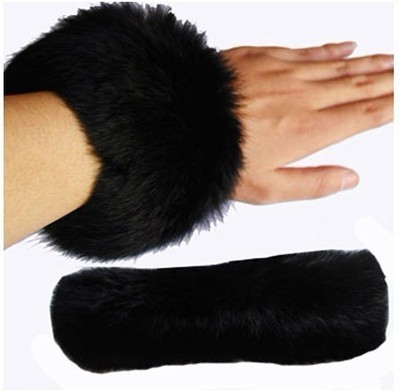 兔毛袖口與獺兔毛領(lǐng) 優(yōu)雅與溫暖的服裝輔料之選